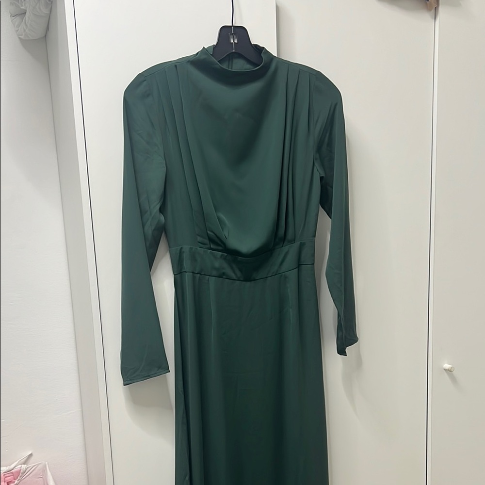 Elegant Green Long Sleeve Dress Never Worn